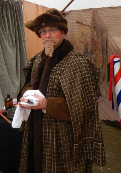 Bestand:Jasper als Chirurgijn.jpg
