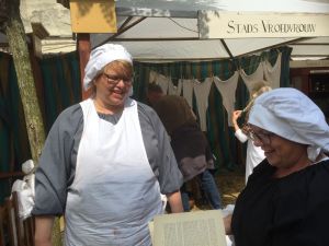 Kleding Vroedvrouw