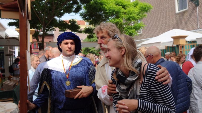 Bestand:Oogarts Kleding 2.jpg