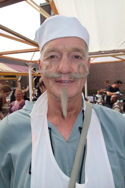 Bestand:Operateur Baard.jpg